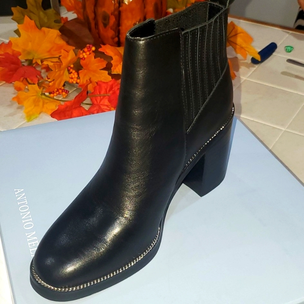 Chelsea Violet size 7M NWOT